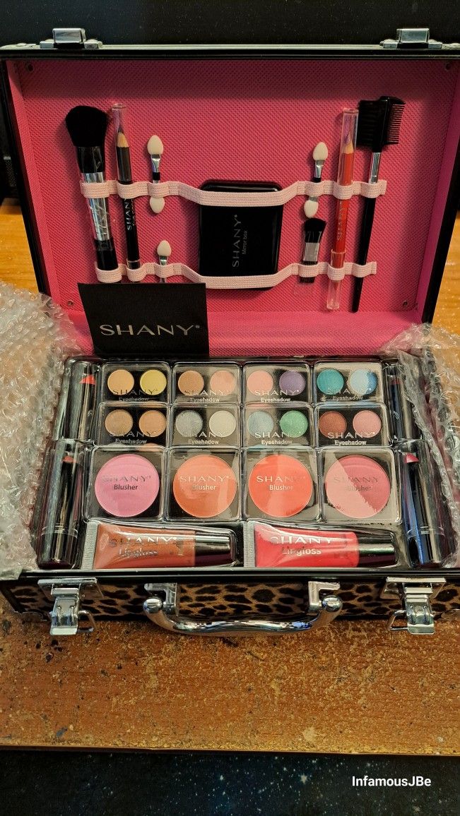 Makeup Set w/ Case