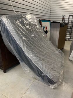 Queen Mattress + Box Spring - Like New.