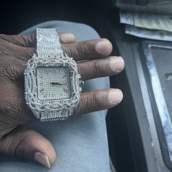 A Stylist Diamond Watch With No Letters 