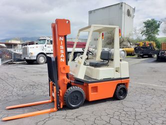 Nissan 4000lb Forklift ThreeStage/Sideshift