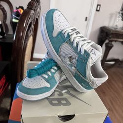 Nike SB Dunk Low April Skateboard Size 2Y Asking For 200$ OBO