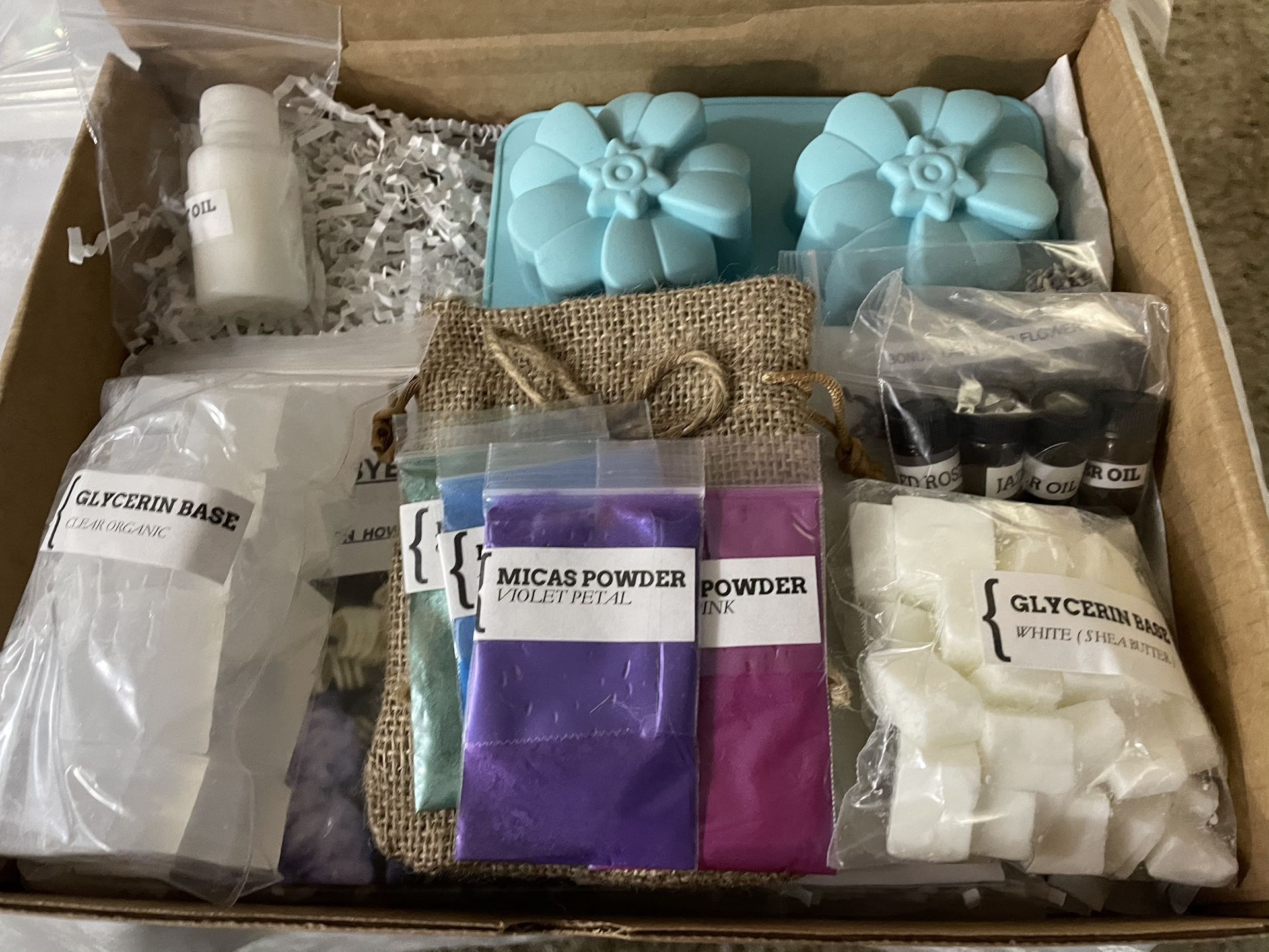 DIY KIT MAKING YOUR OWN SOAP