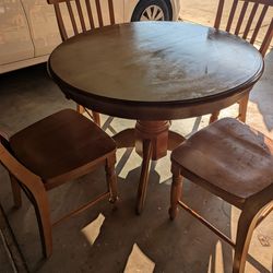 Oak Dining room table with chairs