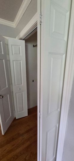 Doors with hardware, room- closet