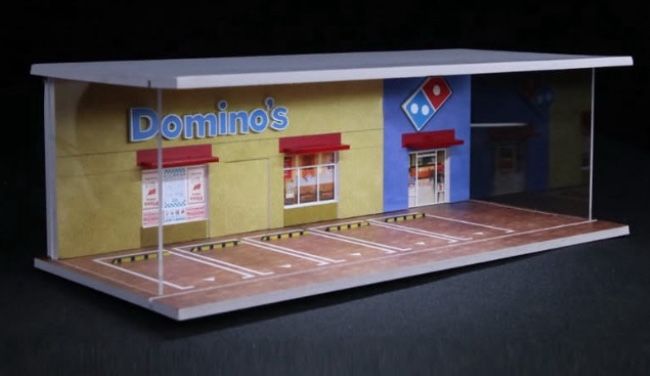 Dominos Diorama 
