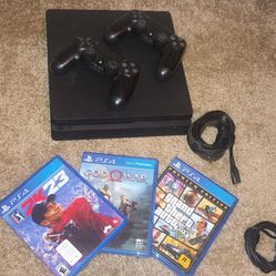 PLAYSTATION 4 +3Games + 2 Controllers. & 2 More Controllers With Charge Stations