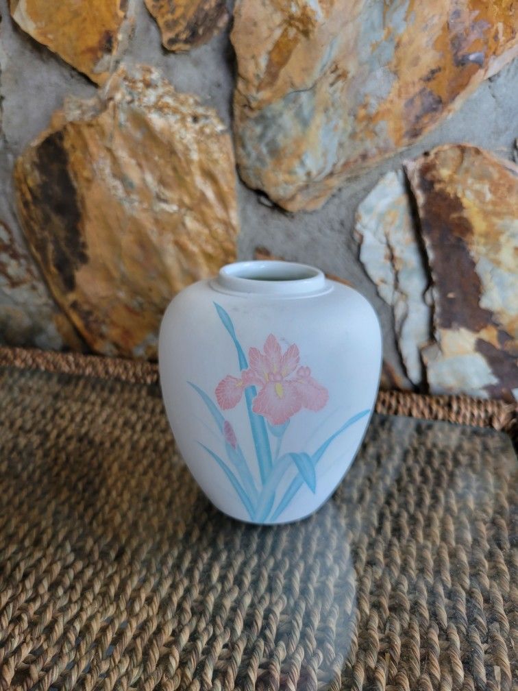 Ceramic Pot With Pastel Flower