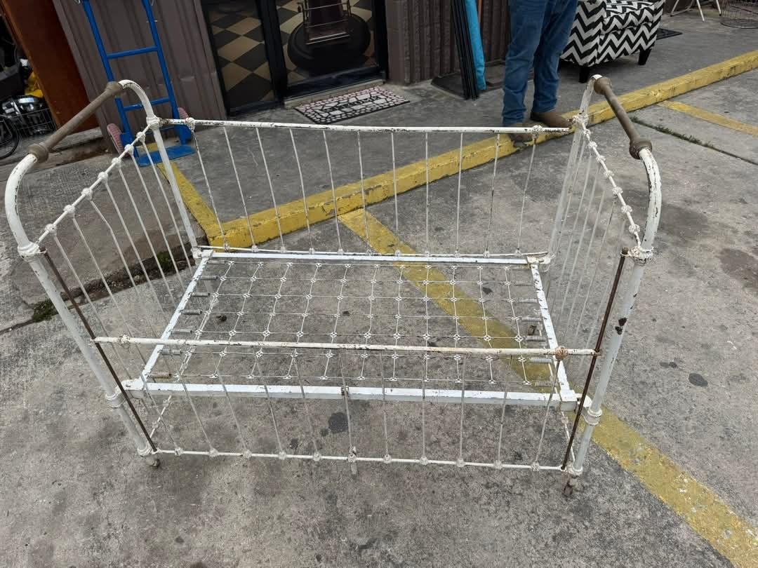 Antique Iron Baby Crib/Bed *Complete*