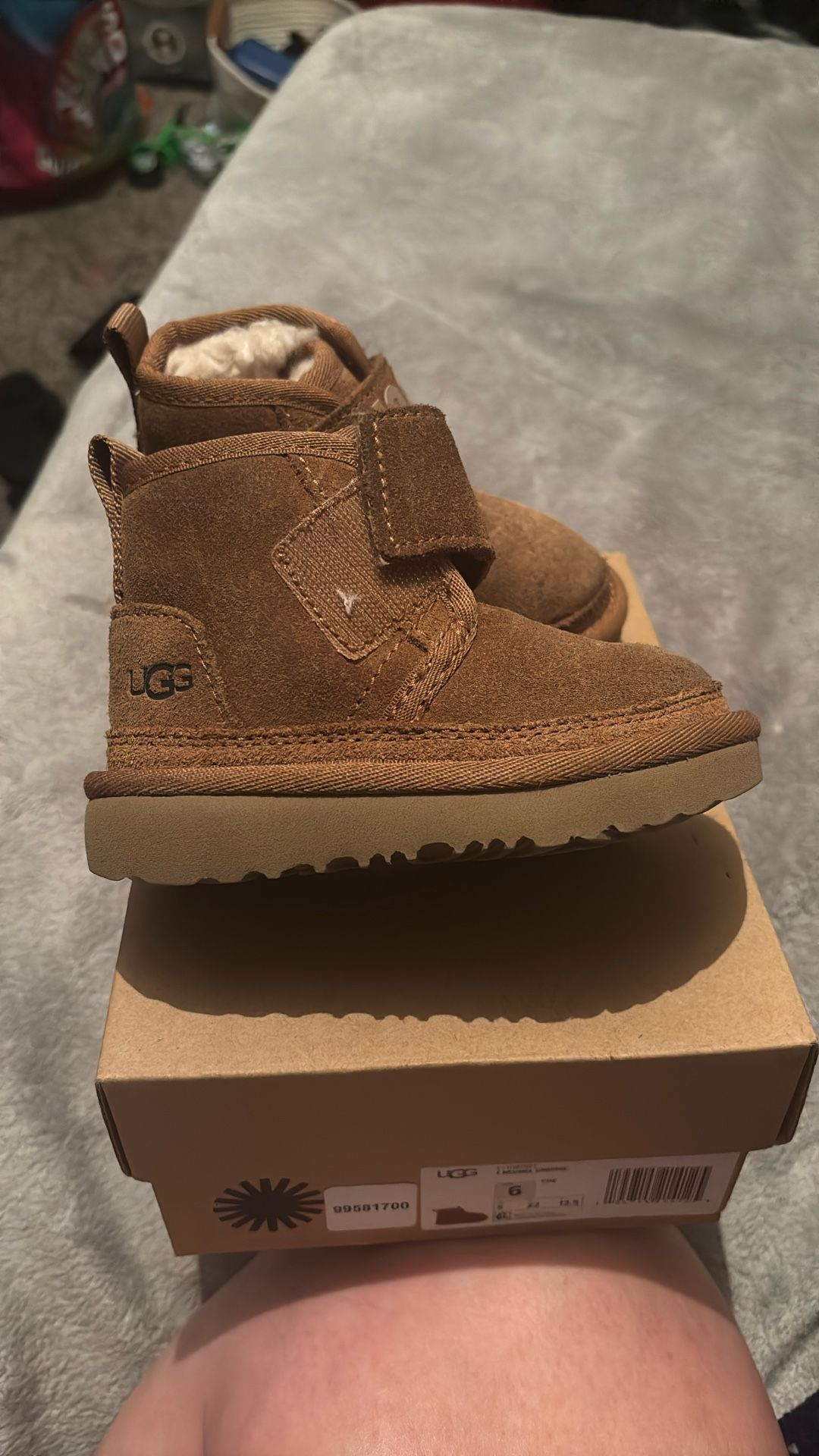 UGG 6c