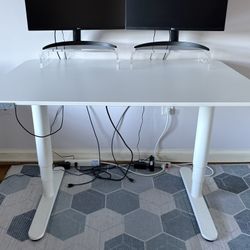 Like NEW - Electric Rising Desk
