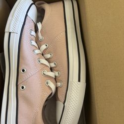 Brand New Converse women’s Size 8