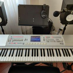 Korg M3-73 - 73-Key Music Workstation/Sampler Keyboard