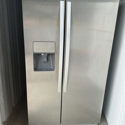Whirlpool Refrigerator Side By Side Everything Works Good Price $350 One Month Warranty