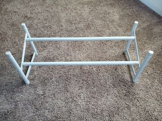Shoe rack. Expands to fit 14 adult shoes