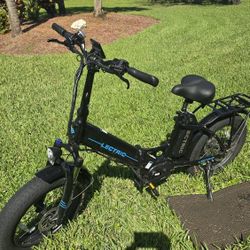 Lectric XPremium Electric Bike – Excellent Condition, Only 213 Miles + Comfort Bundle