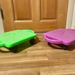 Set of 2 Sitting Board Scooters on Wheels