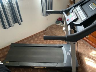 Gold’s Gym Trainer 430i Exercise Treadmill