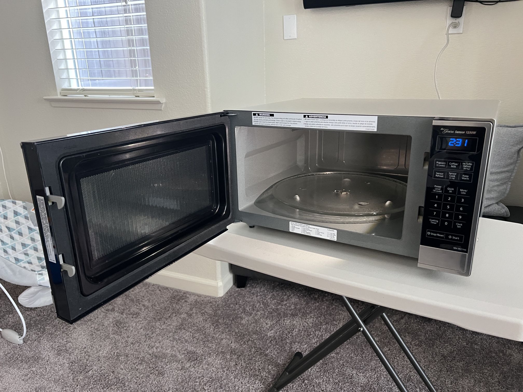Panasonic Microwave 1250W