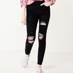 Black destructed skinny jeans SO (Kohls) size 27