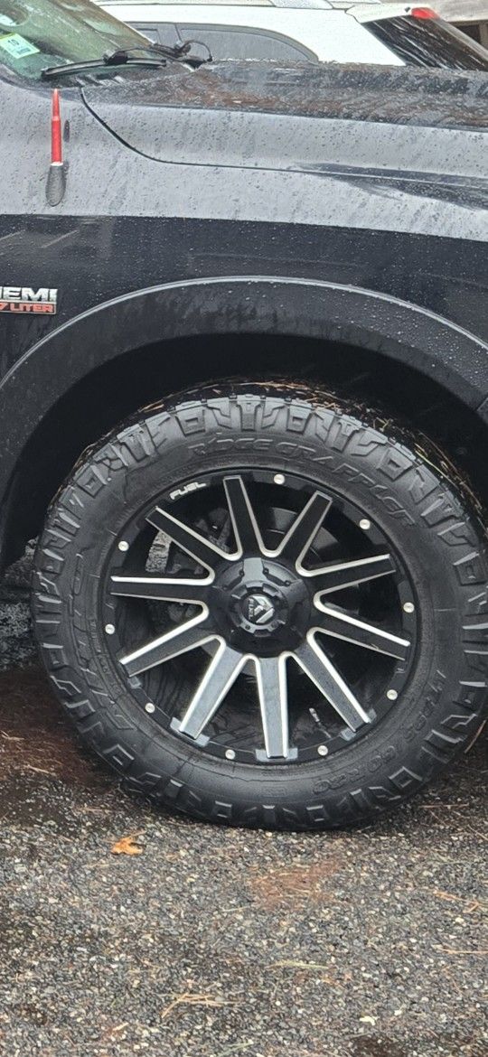 5 Lug Universal Fuel Wheels With New Tires