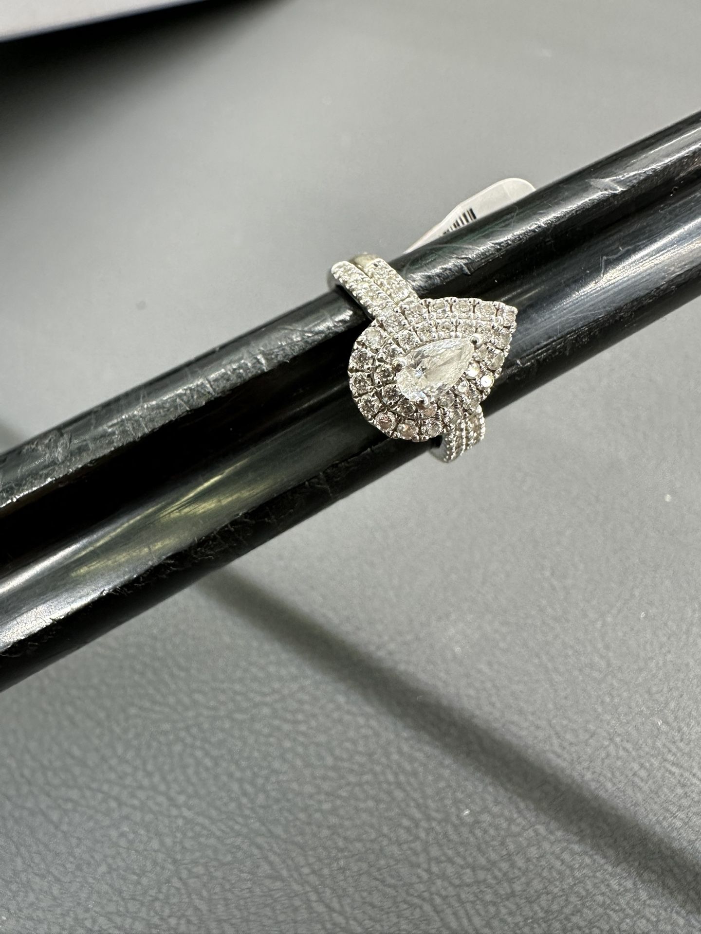 Engagement set