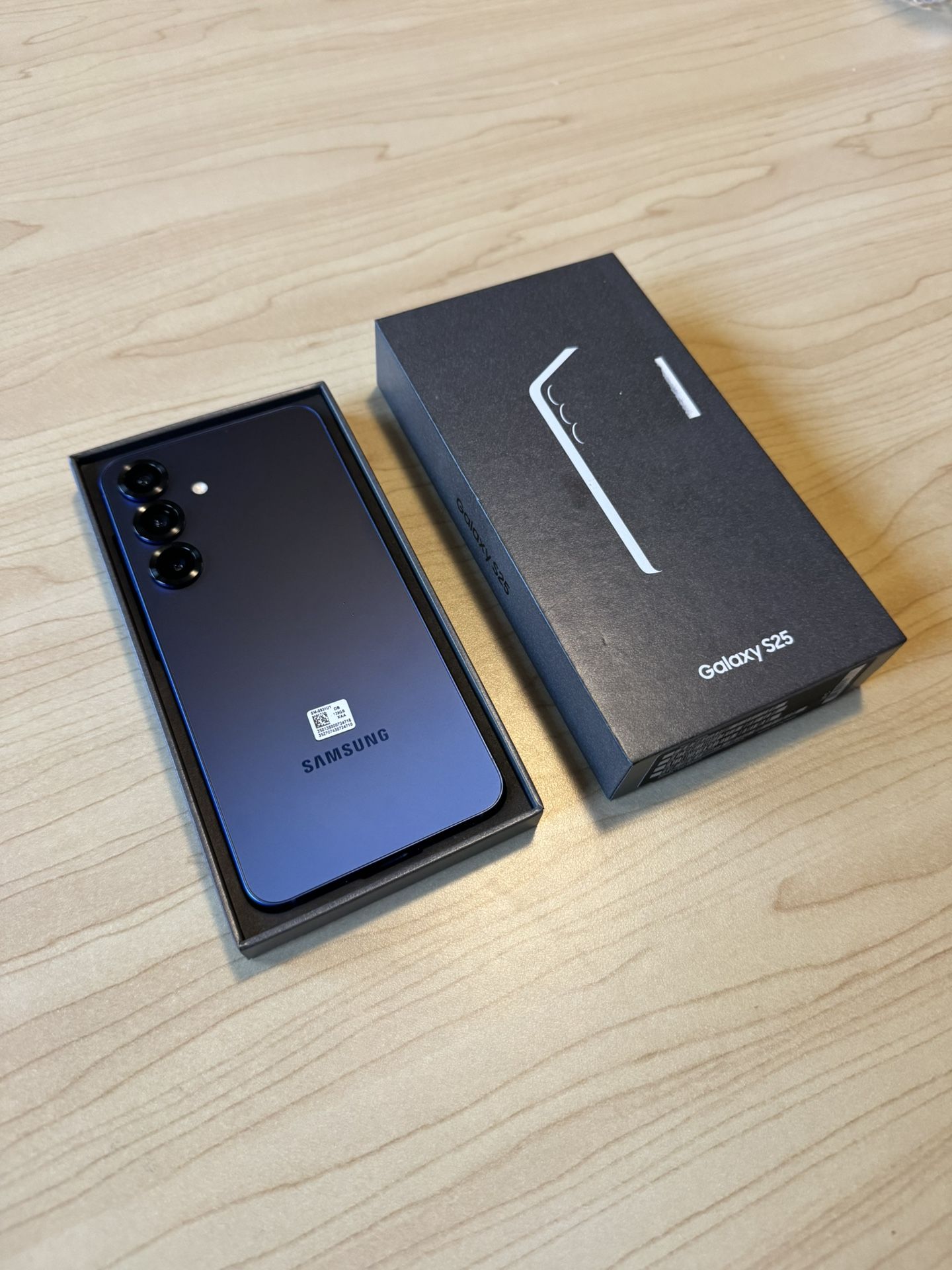 Samsung Galaxy S25, Unlocked, Like New Condition, Clean IMEI, Fully Functional