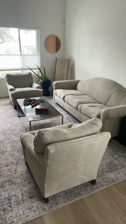 Lovely living room set comfortable!