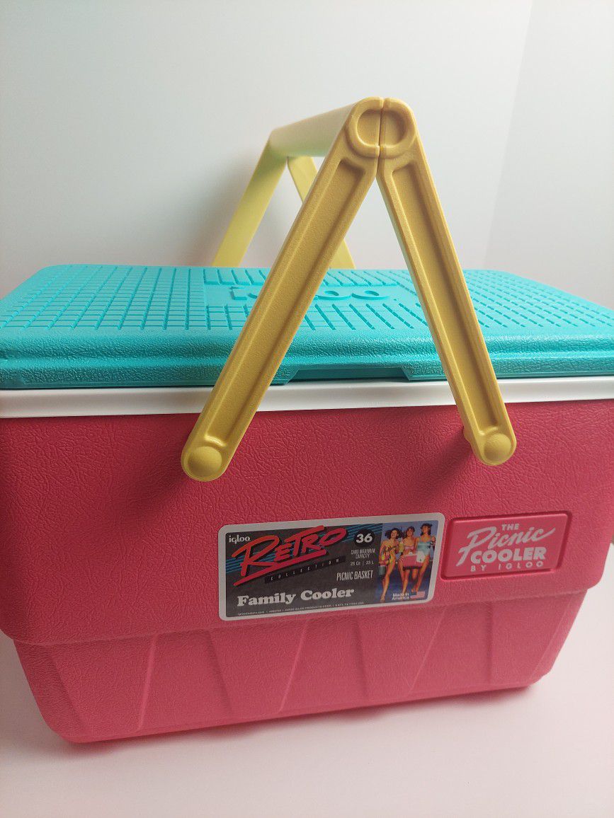 igLoo picnic basket family cooler. 25qt. Brand new