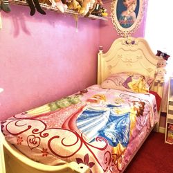 Beautiful Disney Princess Twin Bedroom Set