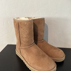 UGGS Short Boot 