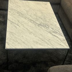 Gorgeous Marble Coffee Table - Perfect for Your Home 
