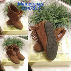 Minnetonka size 7