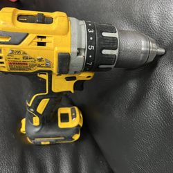 DEWALT DCD791 XR HAMMER DRILL 2 SPEED.( Only Tool).