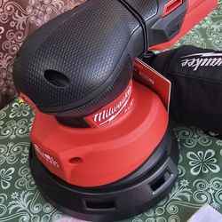 Milwaukee
M18 18V Lithium-Ion Brushless Cordless FUEL 5 in. Random Orbit Sander (Tool-Only)