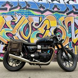 2018 Triumph Street Twin Only 1828 Miles