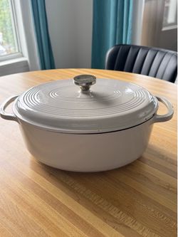 Oval essential enamel cast iron dutch oven