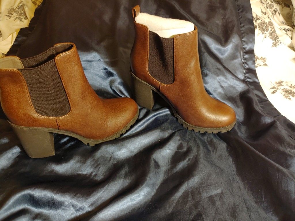 Women's Boots Size 9