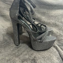 New Women Sz 36 Heels