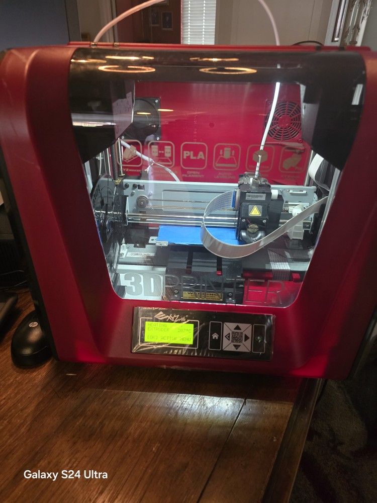 XYZprinting da Vinci Jr. Pro 3D printer. 