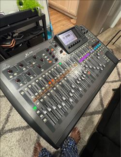Behringer x32 w/ gator case
