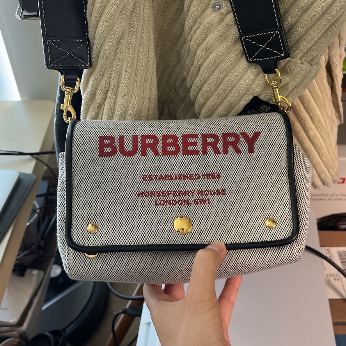 Small Authentic Burberry Crossbody for Sale in Spanaway, WA - OfferUp