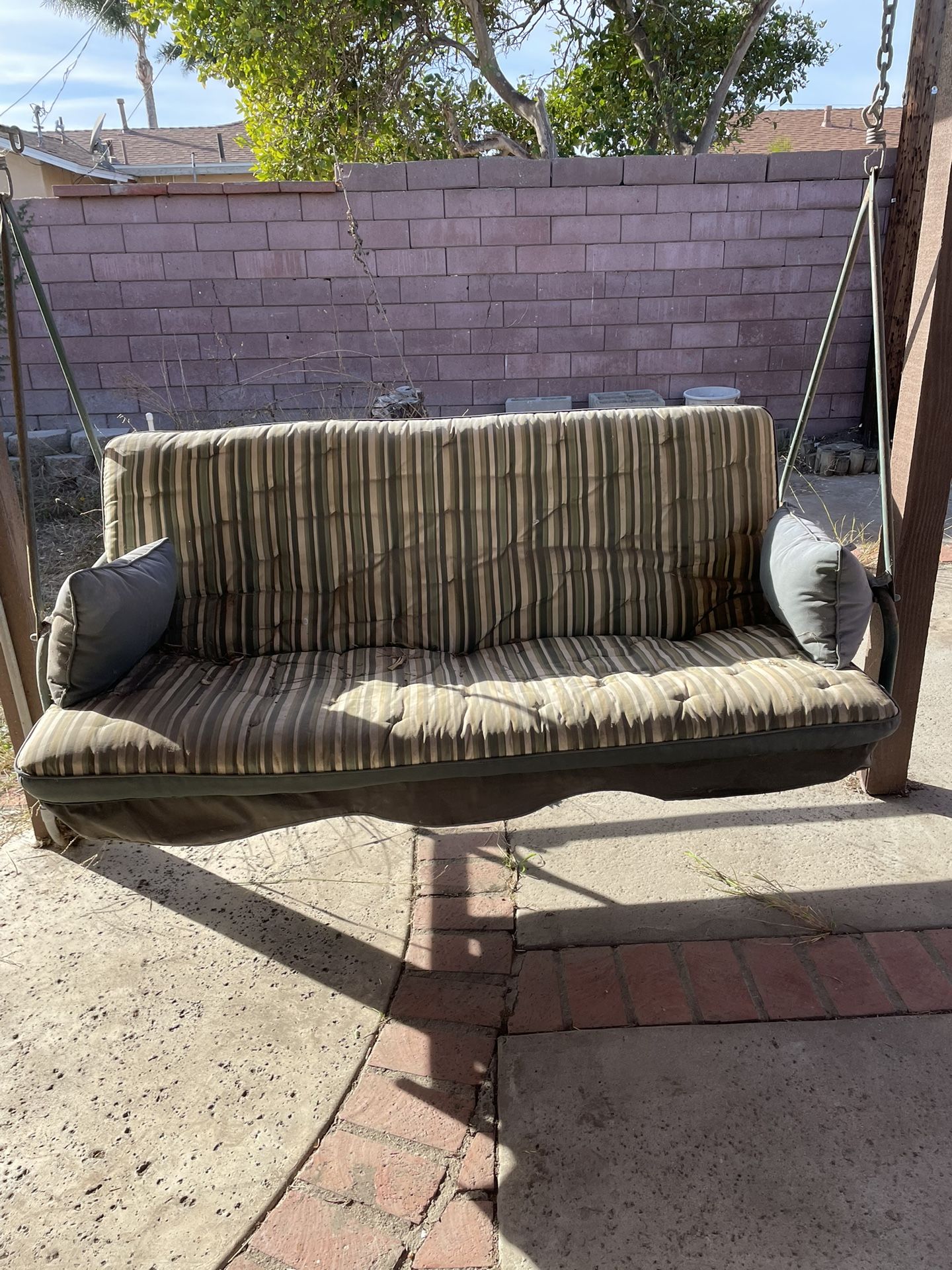 Hanging love seat/chair
