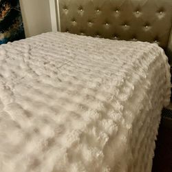 Full Size Bed Frame With Headboard Price Is Firm !!!!!!! Great Condition Used (no Matress )