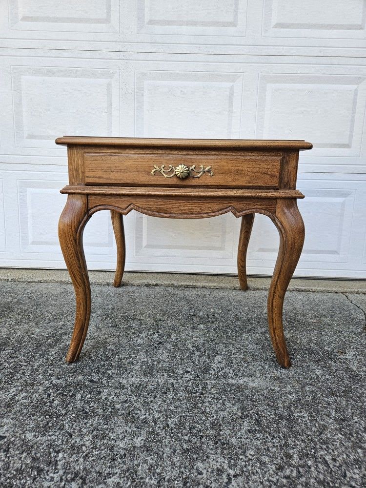 Vintage Hickory 1980s Side / End Table or Nightstand Country French 
