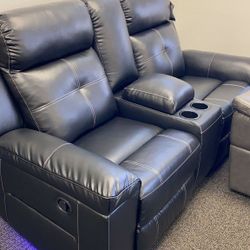 Kempten Black LED Reclining Loveseat

💥👈Financing Available Only $10 Down Payment🥳