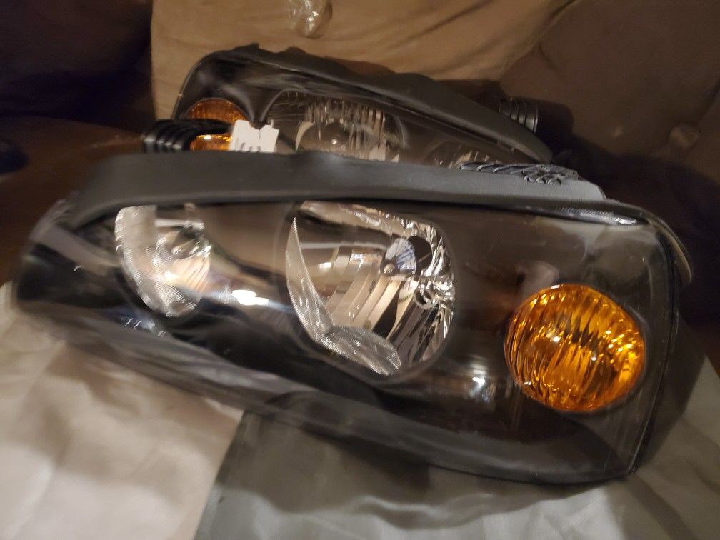 04-06 Hyundai Elantra headlights