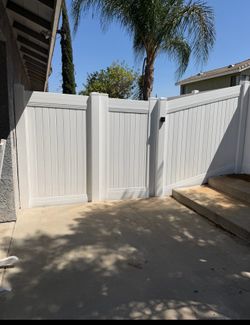 Vinyl gate
