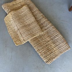 Floor Rug Handloomed. Good Condition!