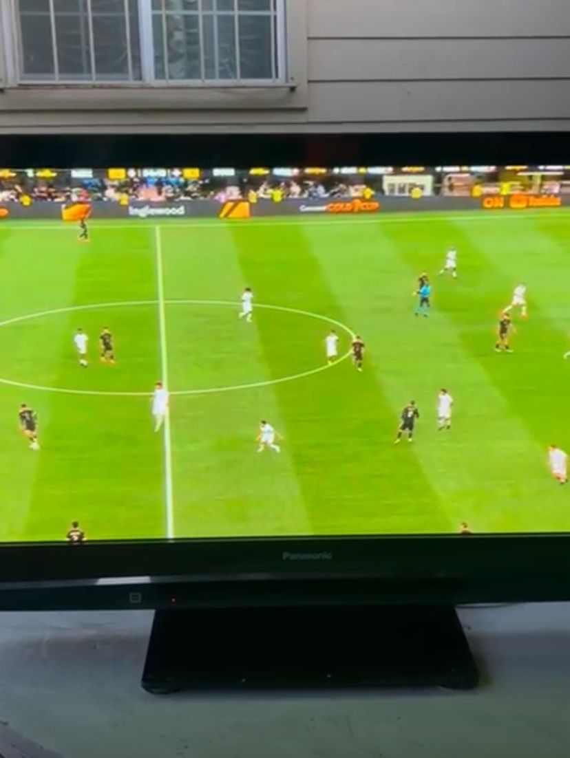 TV 40 “ PANASONIC