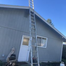 20ft Werner Extension Ladder With leveler And Stand-off Stabilizers 
